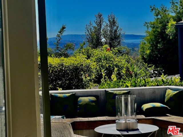 12400 Deerbrook Lane, Los Angeles CA: https://media.crmls.org/mediaz/d9060961-7246-4524-8e61-aa444e539ddd.jpg