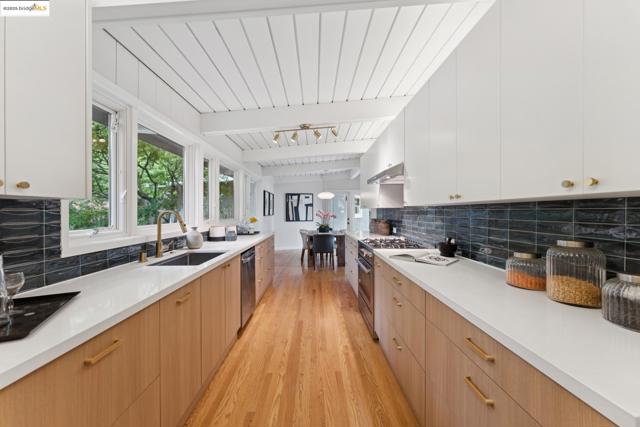 1415 Devonshire Dr, El Cerrito CA: https://media.crmls.org/mediaz/d906151f-02bf-4b30-85ef-92083cf93696.jpg