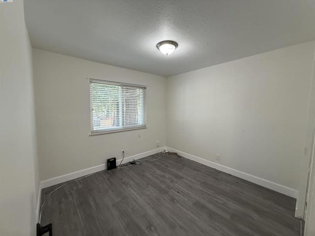 91 Fountainhead Ct, Martinez CA: https://media.crmls.org/mediaz/d9065c23-77f9-4adf-9cb5-5215730e86b6.jpg