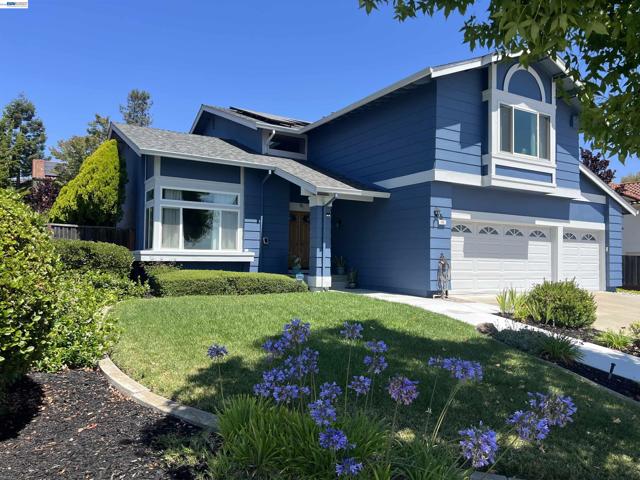 466 Crystalline Dr, Fremont CA: https://media.crmls.org/mediaz/d906a52c-d94a-4abd-80d0-8d13d5b1ac2d.jpg