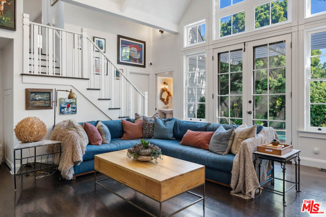 233 S Saltair Avenue, Los Angeles CA: https://media.crmls.org/mediaz/d906ce88-305d-4c3d-8caa-37f87f8a904b.jpg