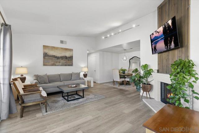 10180 Palm Glen Dr, Santee CA: https://media.crmls.org/mediaz/d906cedd-b6da-4039-a2df-09137a566c11.jpg