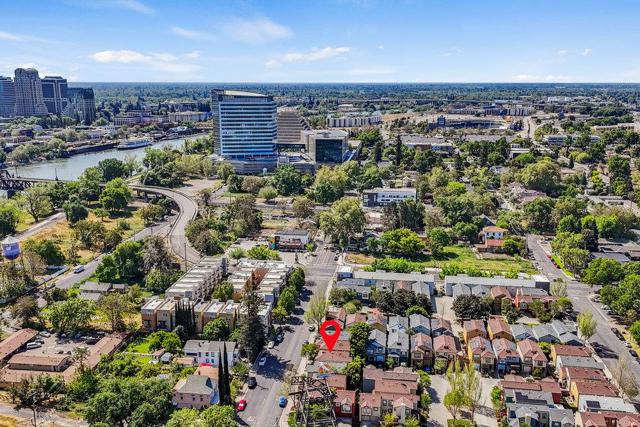 240 3rd Street, West Sacramento CA: https://media.crmls.org/mediaz/d9079844-8ded-4ca6-b8a4-412a4de5cf62.jpg