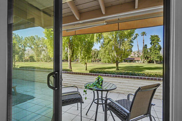 239 Santa Barbara Circle, Palm Desert, CA 92260