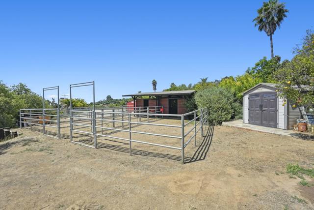 31619 21 Via Puerta Del Sol, Bonsall CA: https://media.crmls.org/mediaz/d907e20a-000a-421f-bd72-2df9a5677716.jpg