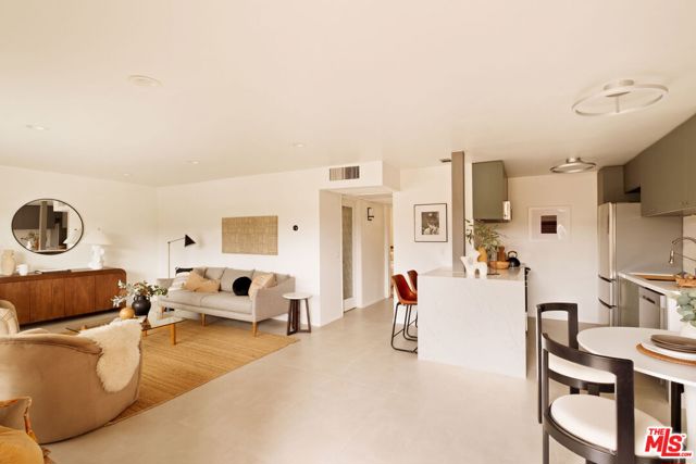 970 Palm Avenue, West Hollywood CA: https://media.crmls.org/mediaz/d907ebbe-78d3-4660-931a-d82349638eaa.jpg
