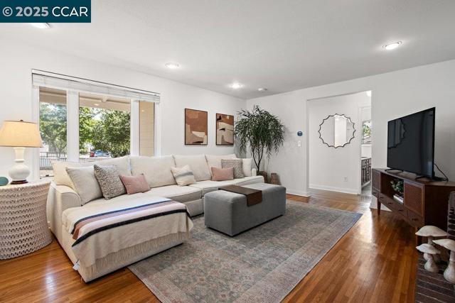 66 Del Hambre Cir, Walnut Creek CA: https://media.crmls.org/mediaz/d9084c78-698f-499c-99fa-d32ce81dee0d.jpg