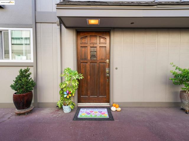 2106 Otis Dr, Alameda CA: https://media.crmls.org/mediaz/d908875f-558f-43ba-b39f-e40259ef528c.jpg