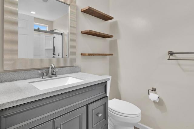 309 Windsor Court, King City CA: https://media.crmls.org/mediaz/d9088d16-c8ed-4507-a667-d9587c771dde.jpg