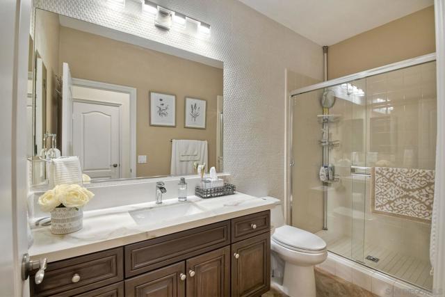 993 Hawthorne Creek Dr, Chula Vista CA: https://media.crmls.org/mediaz/d9090db3-ca41-429e-862d-3bf441bda2a3.jpg