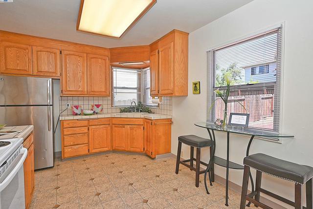 4248 Mabel Avenue, Castro Valley CA: https://media.crmls.org/mediaz/d9091e90-3a69-4b99-a241-8635a474c76b.jpg