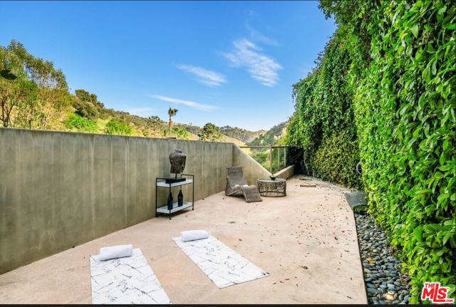 3685 Mandeville Canyon Road, Los Angeles CA: https://media.crmls.org/mediaz/d9092b25-1edf-4fc2-ae8f-806566d169b8.jpg