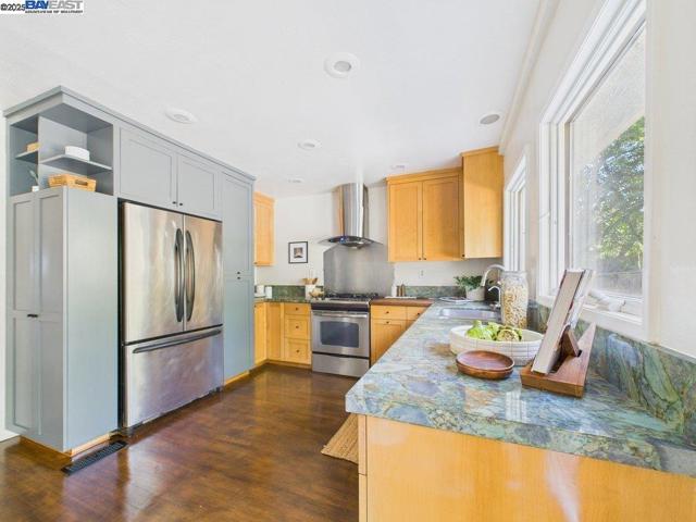4418 Virginia Ave, Oakland CA: https://media.crmls.org/mediaz/d90a14d3-c371-4c7a-b5b1-3b76d1762c45.jpg