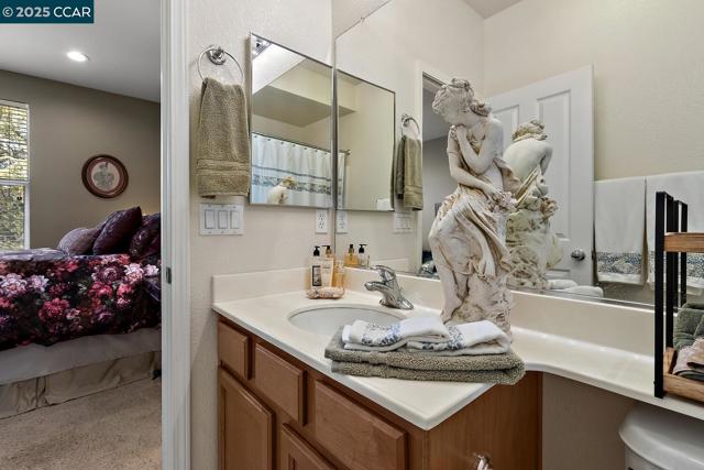 26 Warhol Way, Pleasant Hill CA: https://media.crmls.org/mediaz/d90a1fed-cf51-4a4c-9796-5c77e8df17ab.jpg