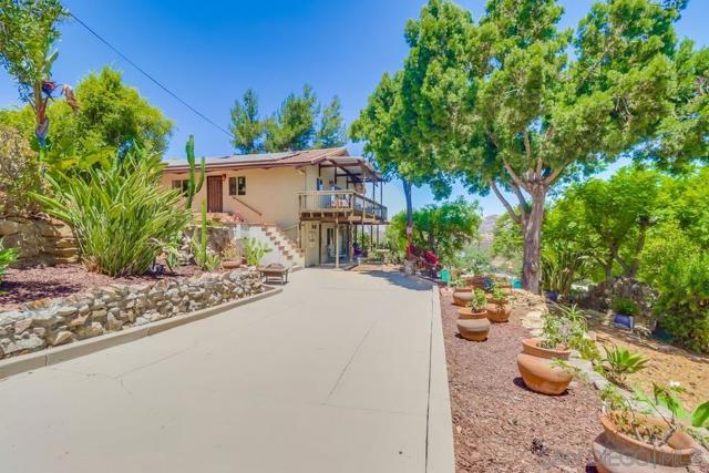 255 Highline Trl, El Cajon CA: https://media.crmls.org/mediaz/d90b4f09-1c71-496c-ae0e-41f347f6392e.jpg