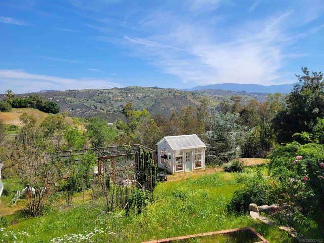 9740 Nutby Ln, Escondido CA: https://media.crmls.org/mediaz/d90b561c-a5ab-4468-803a-87fe4ba3996a.jpg