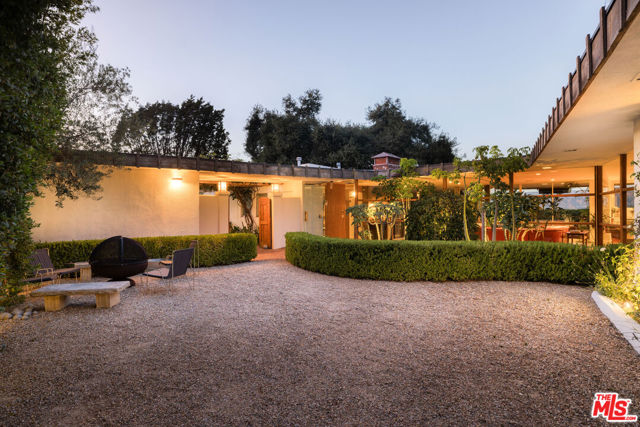 3307 Bonnie Hill Drive, Los Angeles CA: https://media.crmls.org/mediaz/d90b64c5-4d11-47ef-ba91-879db82be0fc.jpg