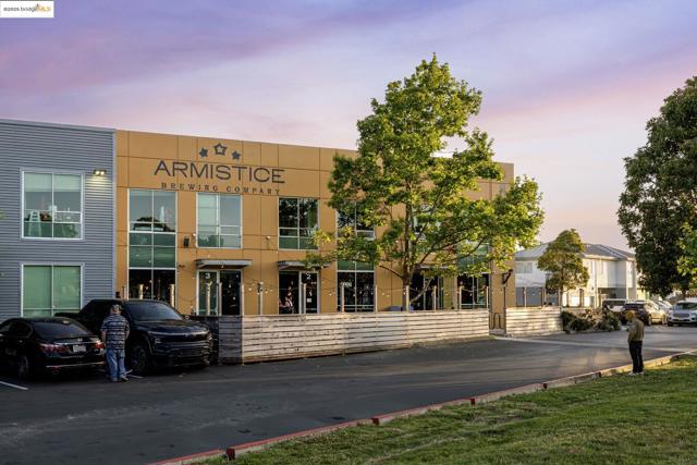 197 Lakeshore Ct, Richmond CA: https://media.crmls.org/mediaz/d90bcdb1-29fb-4f1d-a39b-a8b339a6572b.jpg