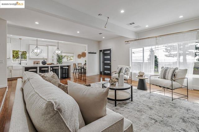 7900 Michigan Ave, Oakland CA: https://media.crmls.org/mediaz/d90c30c0-9821-4448-843c-0b74d7125da3.jpg