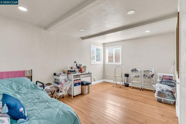 612 Thomas Dr, Richmond CA: https://media.crmls.org/mediaz/d90c6f9f-678c-464d-b814-456828fa4c6d.jpg