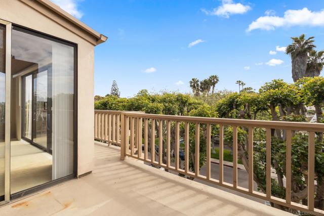 573 S Sierra, Solana Beach CA: https://media.crmls.org/mediaz/d90cfbed-9d17-458f-acd9-2ea8e343a488.jpg