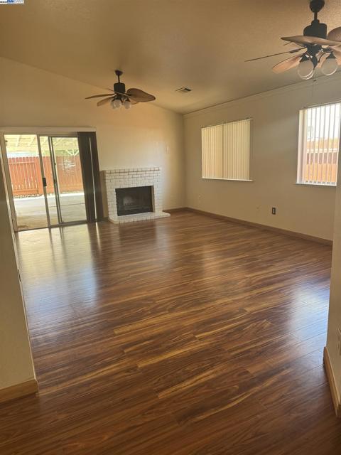 5325 Avante Lane, Salida CA: https://media.crmls.org/mediaz/d90d630d-d317-4077-b3be-c47d6bbd2724.jpg