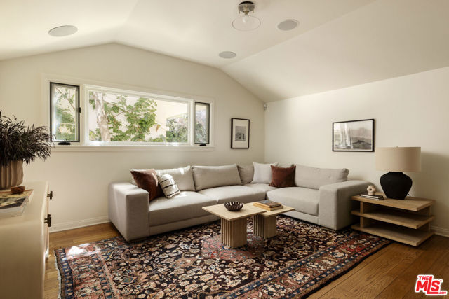 1296 Capri Drive, Pacific Palisades CA: https://media.crmls.org/mediaz/d90e1b7d-d36e-4ace-9069-1db52f7eda1d.jpg
