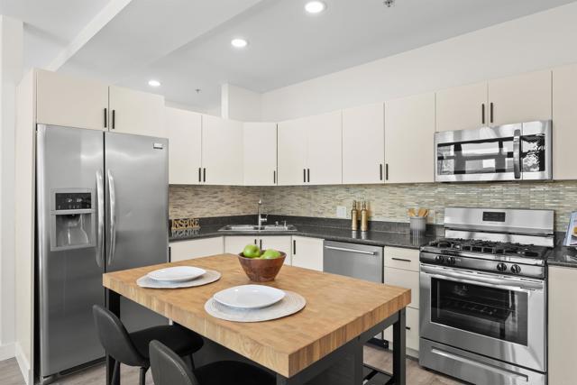 1551 4Th Avenue, San Diego CA: https://media.crmls.org/mediaz/d90e36cf-2f09-4ddb-9d20-e5443a22e405.jpg
