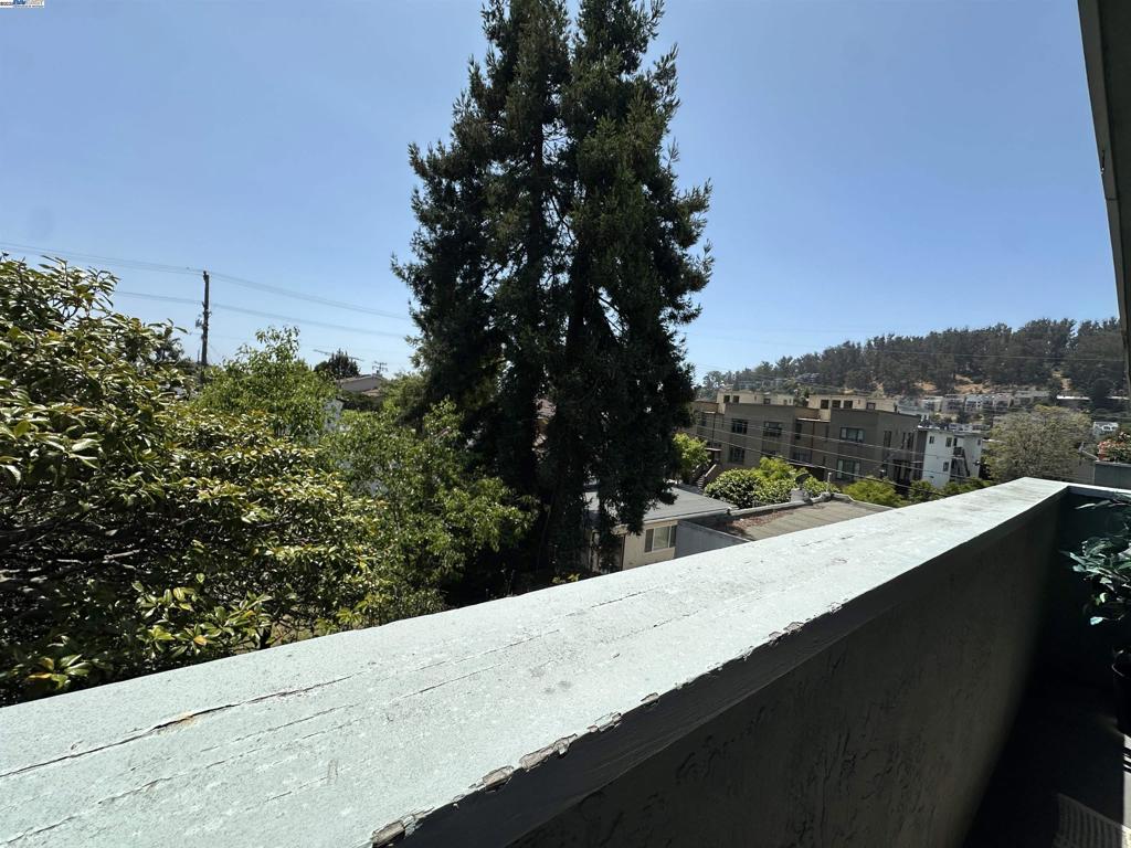 https://media.crmls.org/mediaz/d90e6290-20b6-4e87-bdb3-ff6da309cfa4.jpg?preset=X-Large