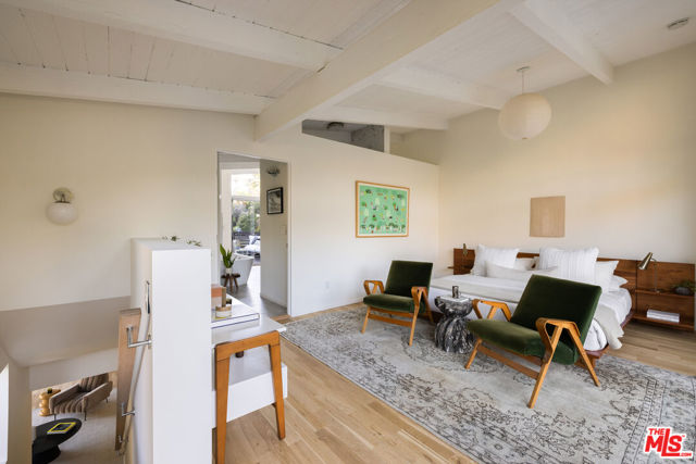 5911 Canyon Heights Lane, Los Angeles CA: https://media.crmls.org/mediaz/d90e6790-57e9-48f1-a3b2-c99ca95b1977.jpg