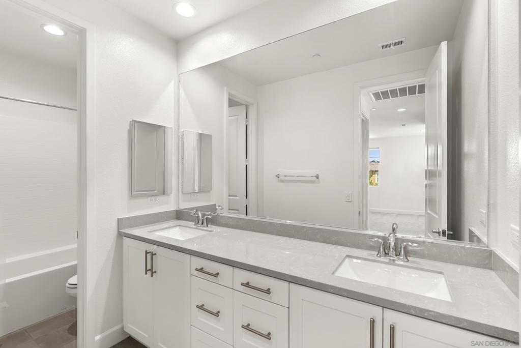 MLS #250041327SD image #32