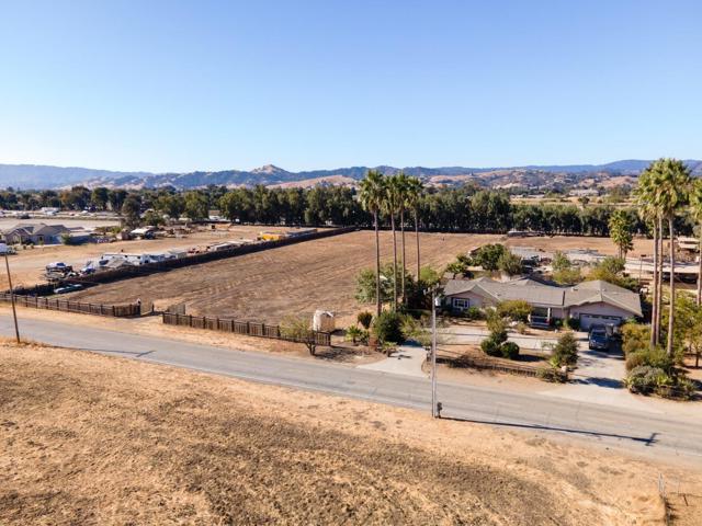 13705 Sycamore Avenue, San Martin CA: https://media.crmls.org/mediaz/d90ed1ae-9b07-423d-8eaf-d0ec0ce3ccfc.jpg