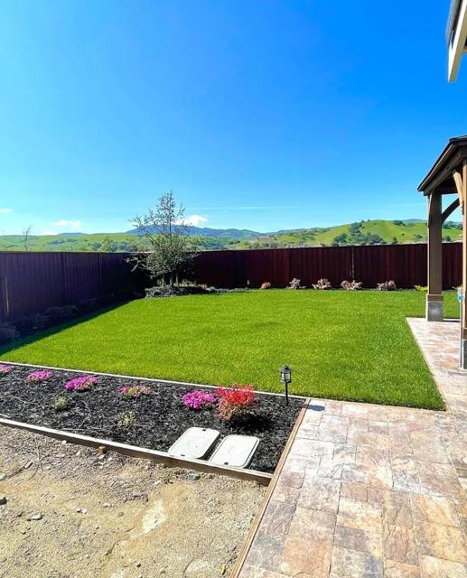 688 Sacramento Way, Hollister CA: https://media.crmls.org/mediaz/d90f2f54-6e5f-4f1c-8a3f-a0e323092dc3.jpg