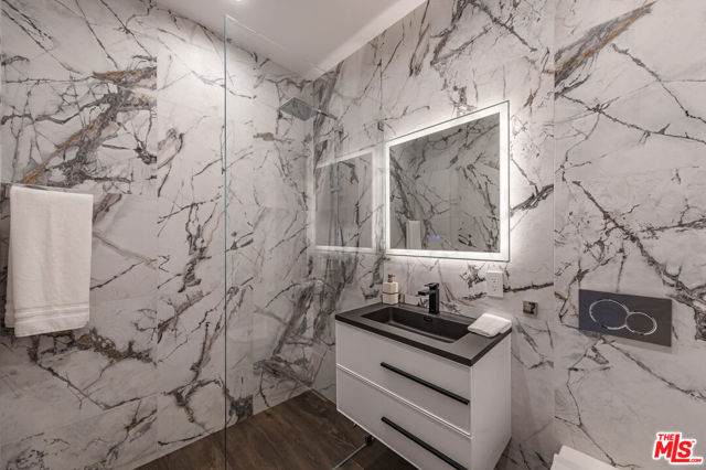 6156 Zumirez Drive, Malibu CA: https://media.crmls.org/mediaz/d90faec2-1e88-4a41-be2b-499dfba9a797.jpg