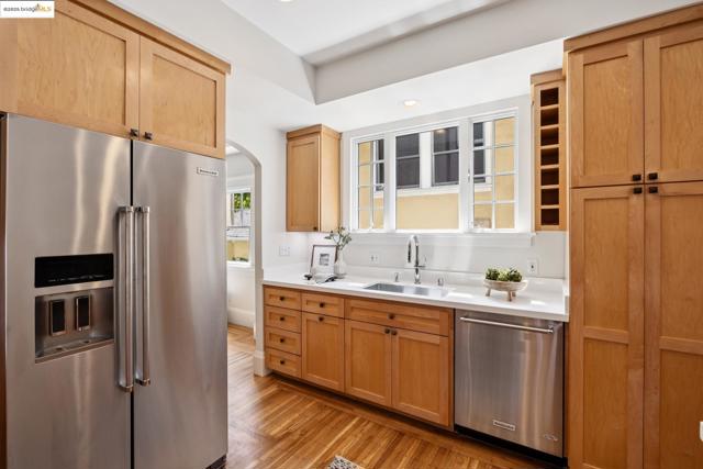 1071 Harvard Rd, Piedmont CA: https://media.crmls.org/mediaz/d91074dc-44d6-40af-bf68-0fbffa8e577b.jpg