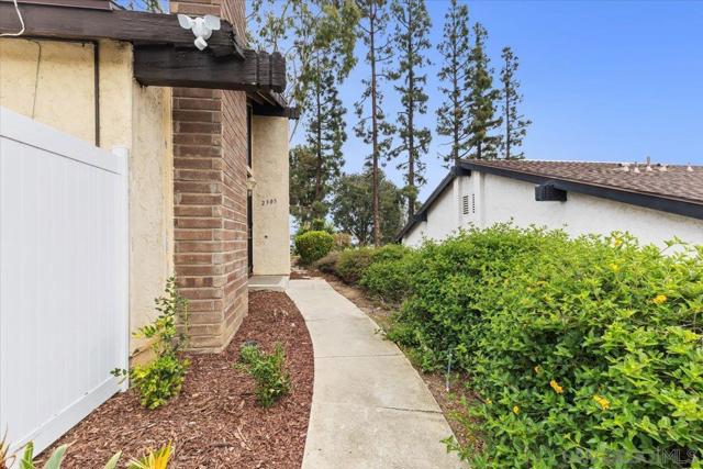 2305 Nueces Ln, Spring Valley CA: https://media.crmls.org/mediaz/d910d9db-591b-4e93-a0f7-20262cb253b0.jpg