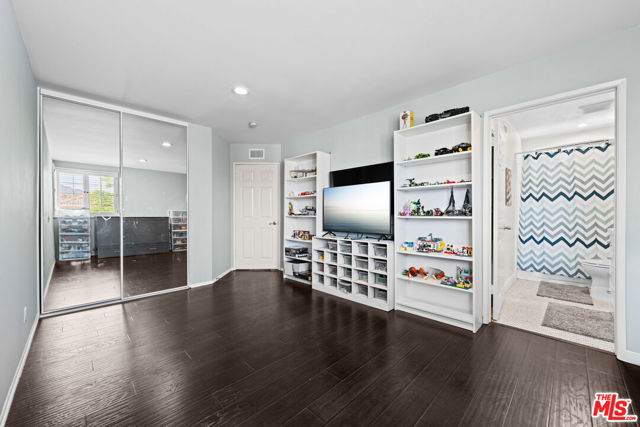23716 Elkwood Street, West Hills CA: https://media.crmls.org/mediaz/d9115f16-22d3-428e-81e3-727c11706602.jpg