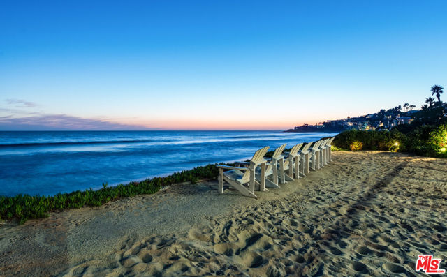 31272 Broad Beach Road, Malibu CA: https://media.crmls.org/mediaz/d9135eed-d5dc-4bbe-a70a-98b433199416.jpg