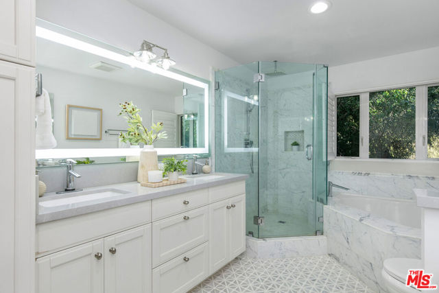 10523 Selkirk Lane, Los Angeles CA: https://media.crmls.org/mediaz/d91382a7-8f2a-4c51-aaad-30b59b953ec2.jpg