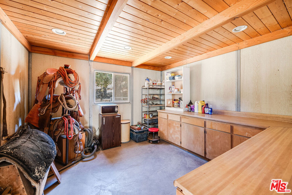 https://media.crmls.org/mediaz/d9140468-8c7f-4ea1-bf3d-9e10cbc78cd8.jpg?preset=X-Large