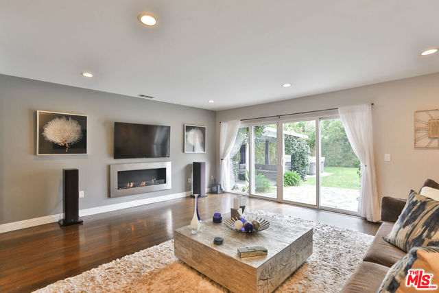 4271 Riverton Avenue photo 8