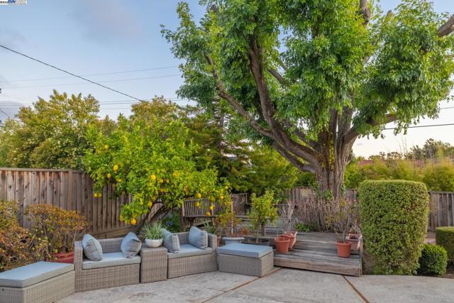 42001 Via San Gabriel, Fremont CA: https://media.crmls.org/mediaz/d9145345-c9c2-43c6-8abc-3dd92e5d0922.jpg
