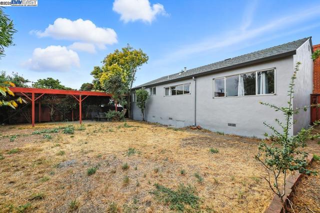 1677 Johnson St, San Leandro CA: https://media.crmls.org/mediaz/d91472e7-3103-4bab-b005-53c4988dc85a.jpg