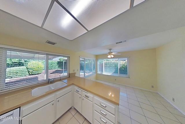 205 Larkhill Street, Thousand Oaks CA: https://media.crmls.org/mediaz/d914bf36-ca6a-4073-8396-3c40556bce2e.jpg