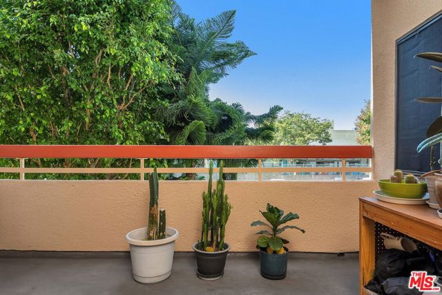 941 W Carson Street, Torrance CA: https://media.crmls.org/mediaz/d914e548-4a35-4bee-9b4e-856abfc40469.jpg