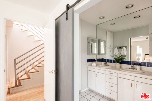 980 Oneonta Drive, Los Angeles CA: https://media.crmls.org/mediaz/d9152836-09e2-4c76-adc3-2f4bbb35a385.jpg