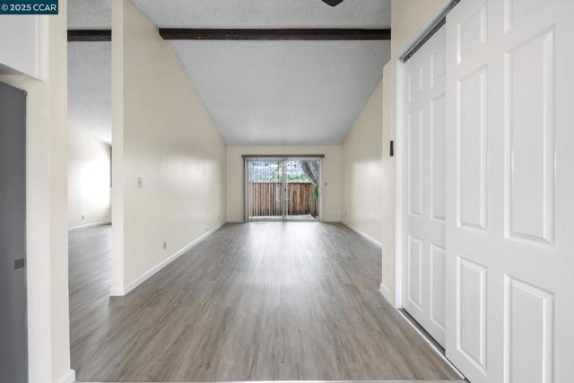 5571 Sepulveda Ct, Concord CA: https://media.crmls.org/mediaz/d9154d1d-3be4-4b06-908d-5cff332dee3e.jpg