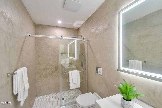 4035 W Avenue 42, Los Angeles CA: https://media.crmls.org/mediaz/d915526b-aa55-4e87-9b9d-3ae87804e119.jpg