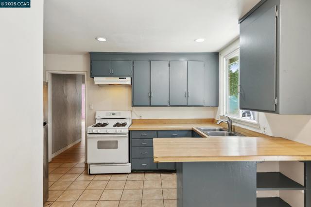 1580 3rd Ave, Walnut Creek CA: https://media.crmls.org/mediaz/d91555db-9402-454f-93b2-6d51777f21a0.jpg