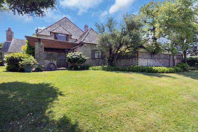 8 Los Laureles Avenue, Salinas CA: https://media.crmls.org/mediaz/d915f162-7a45-4700-ad5c-86a720d29228.jpg